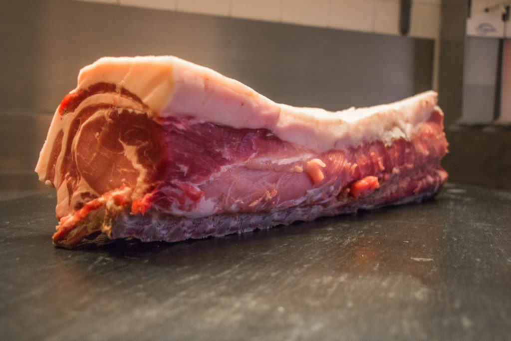 Dry Aged Rinderrücken am Knochen